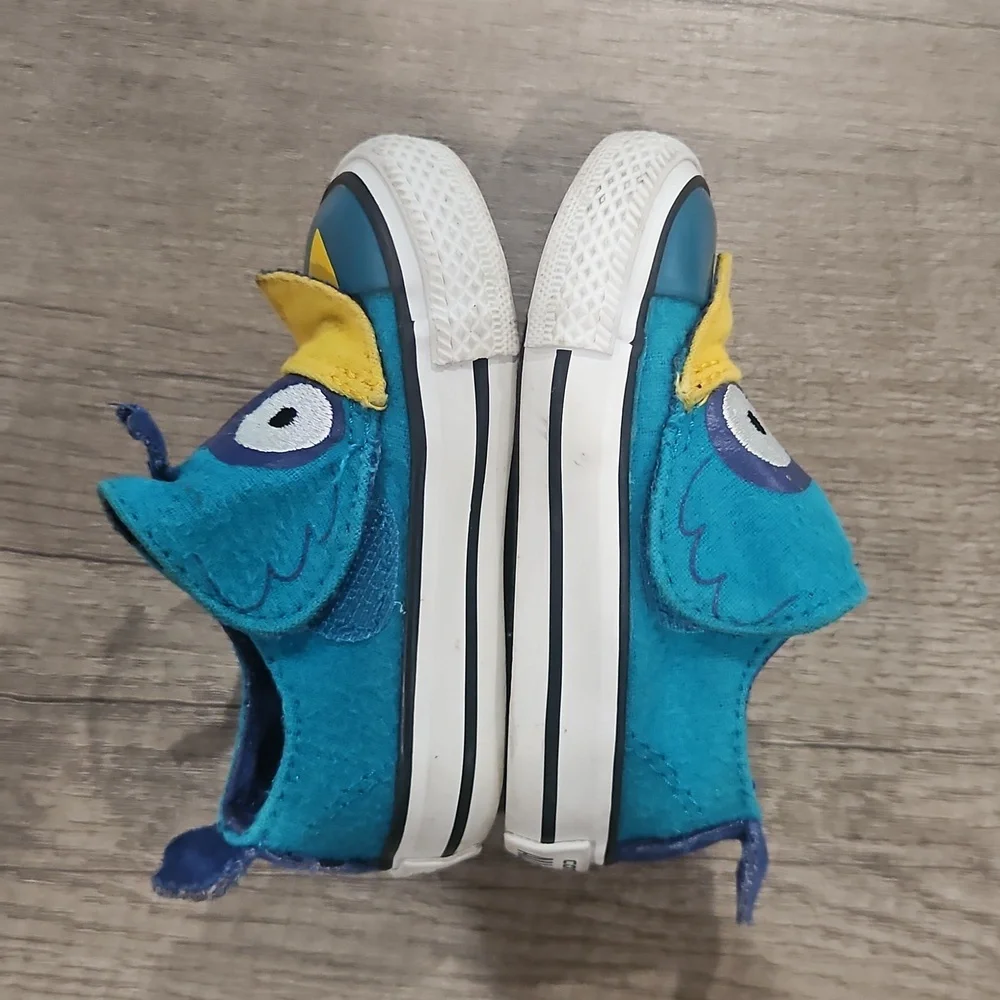 Converse Kids angry Birds Blue & Yellow Character Sneakers size 3